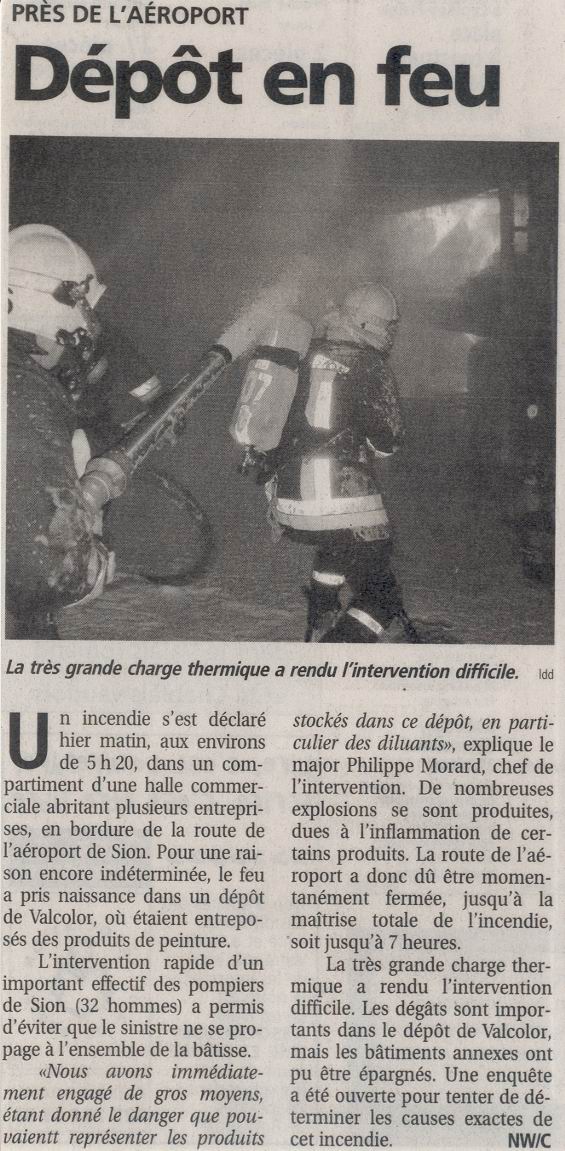 Le Nouvelliste (10.08.02) Depot en feu.JPG